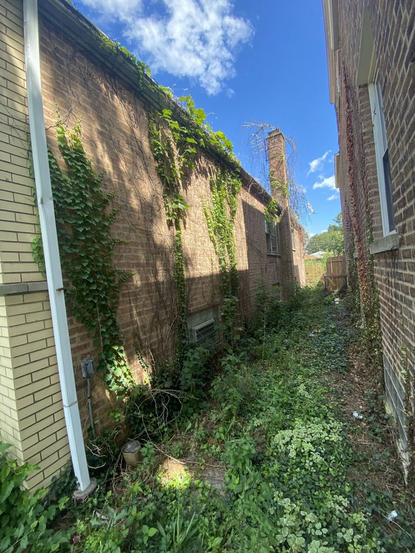 8243 S Wabash Avenue