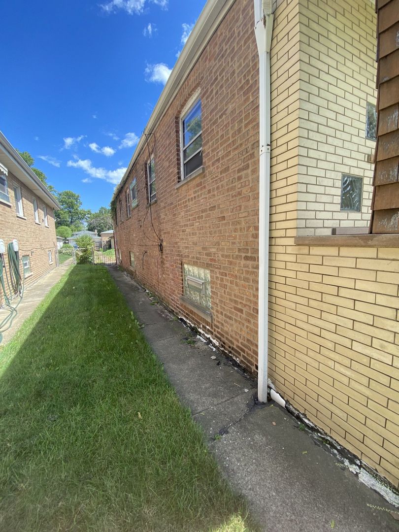 8243 S Wabash Avenue