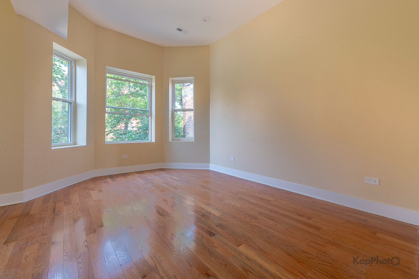 653 N Lawndale Avenue