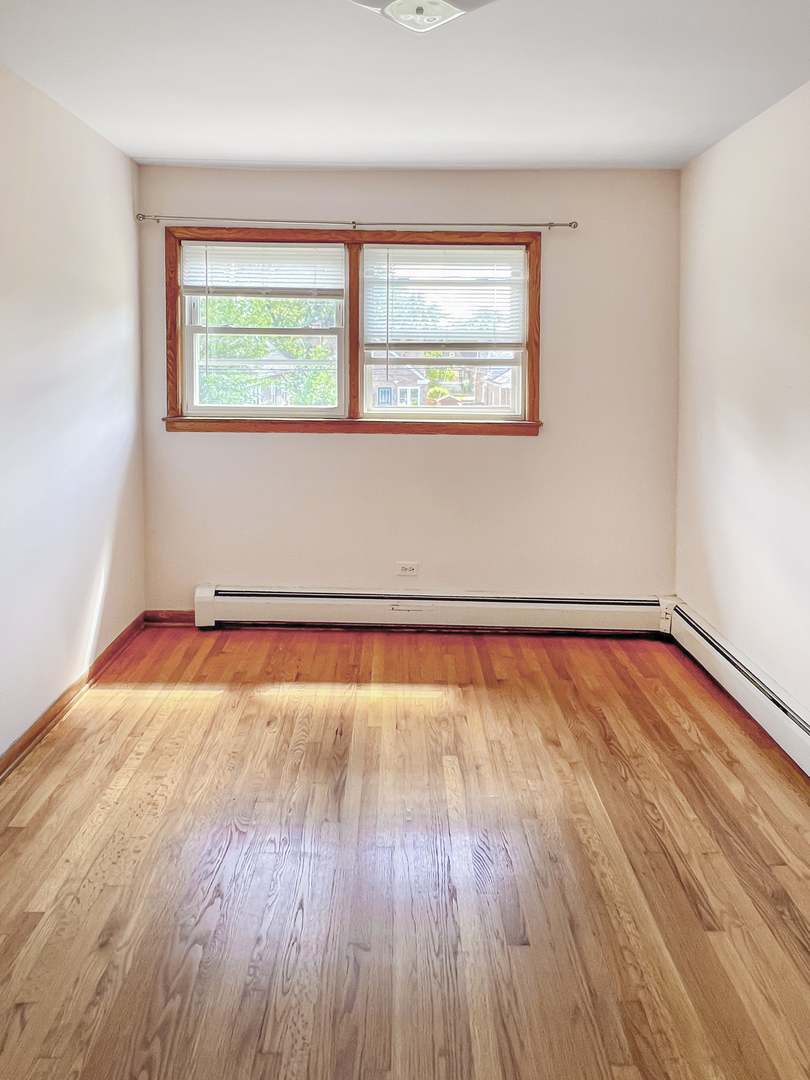 5043 W Cornelia Avenue Unit: 2