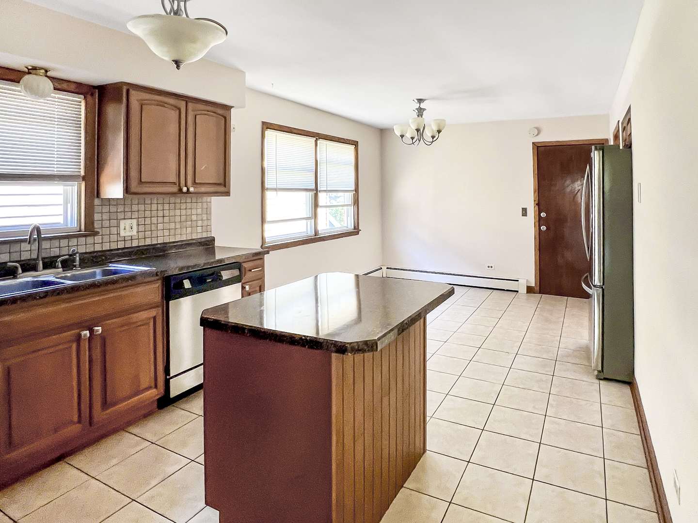 5043 W Cornelia Avenue Unit: 2