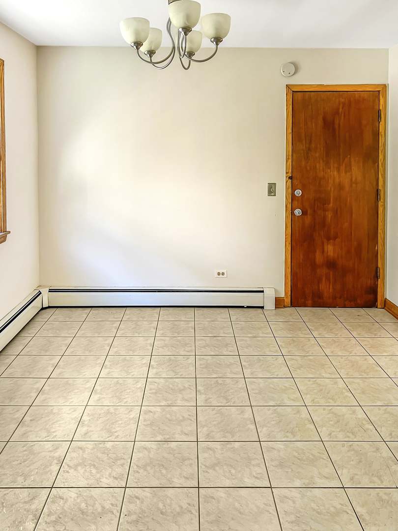 5043 W Cornelia Avenue Unit: 2