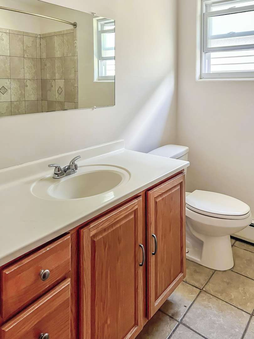 5043 W Cornelia Avenue Unit: 2