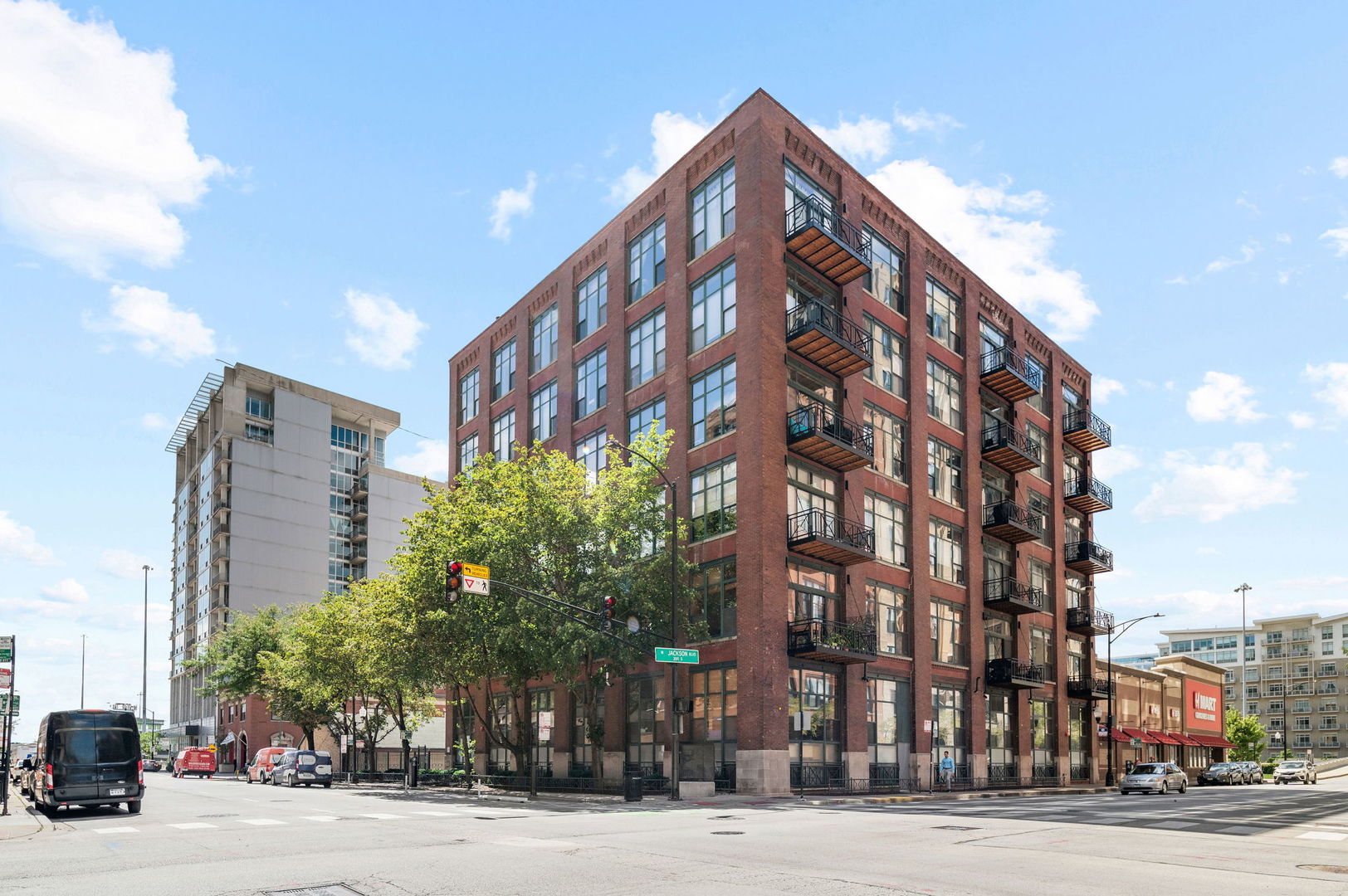 701 W Jackson Boulevard Unit: 102