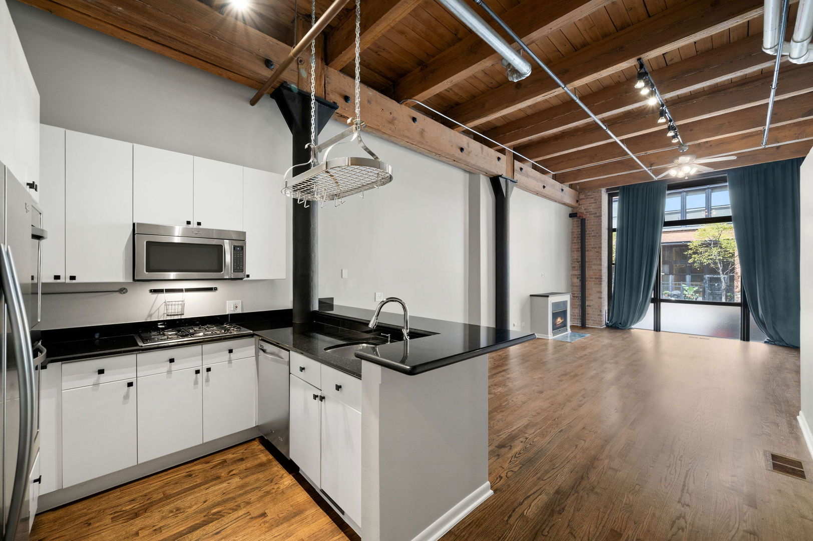 701 W Jackson Boulevard Unit: 102