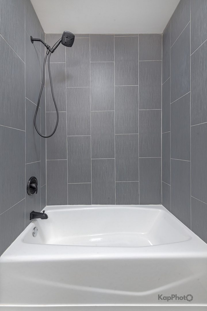 3601 W Le Moyne Street Unit: 1