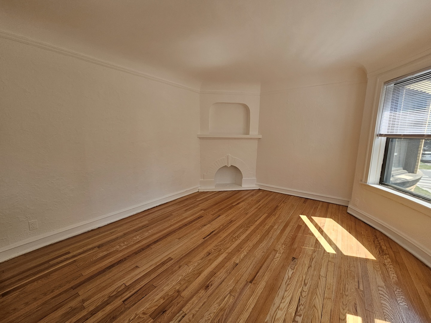 5507 N Campbell Avenue Unit: 2N