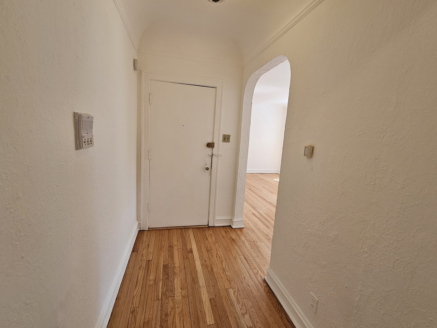 5507 N Campbell Avenue Unit: 2N