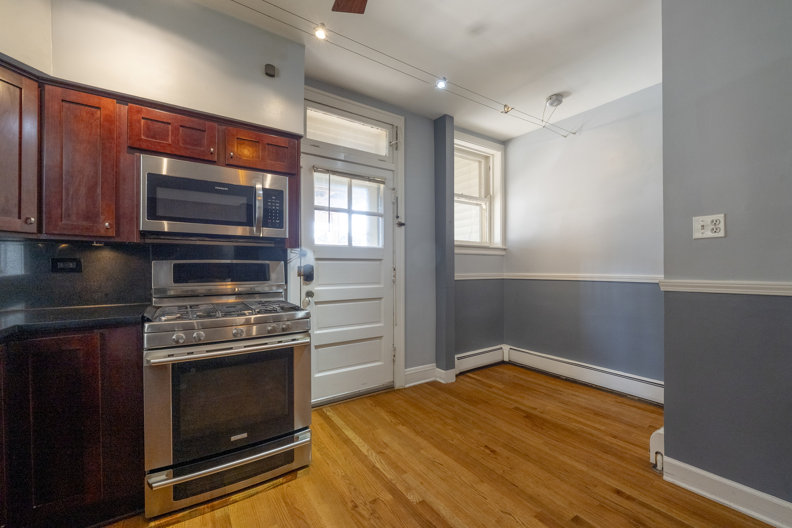 6712 N Maplewood Avenue