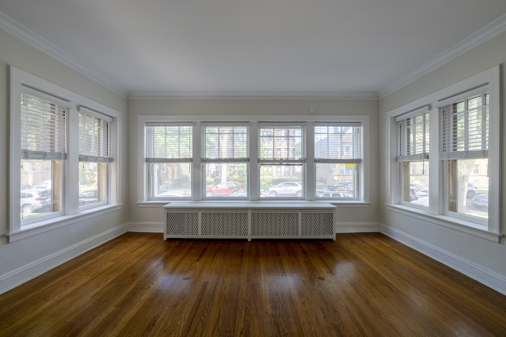 6712 N Maplewood Avenue