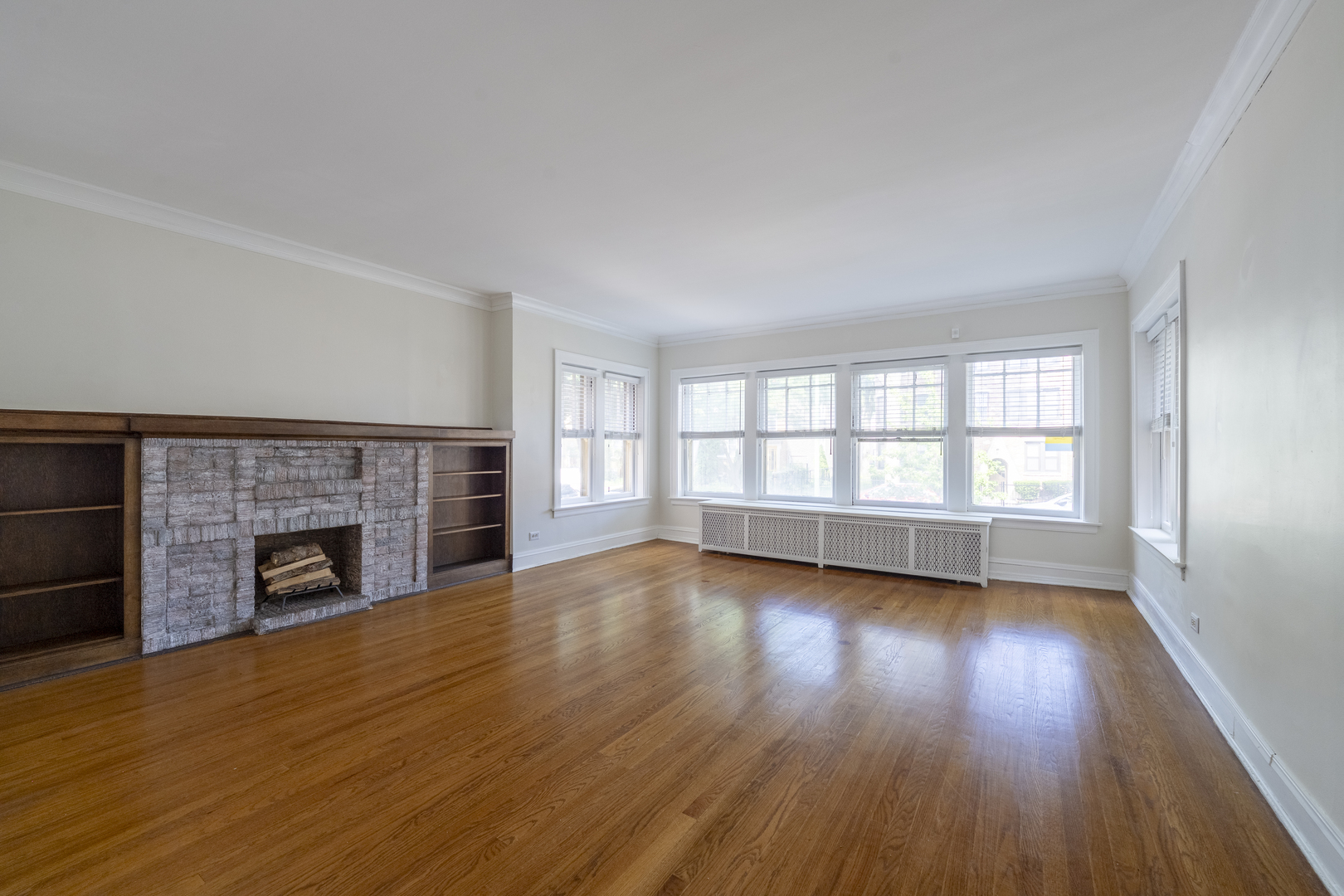 6712 N Maplewood Avenue