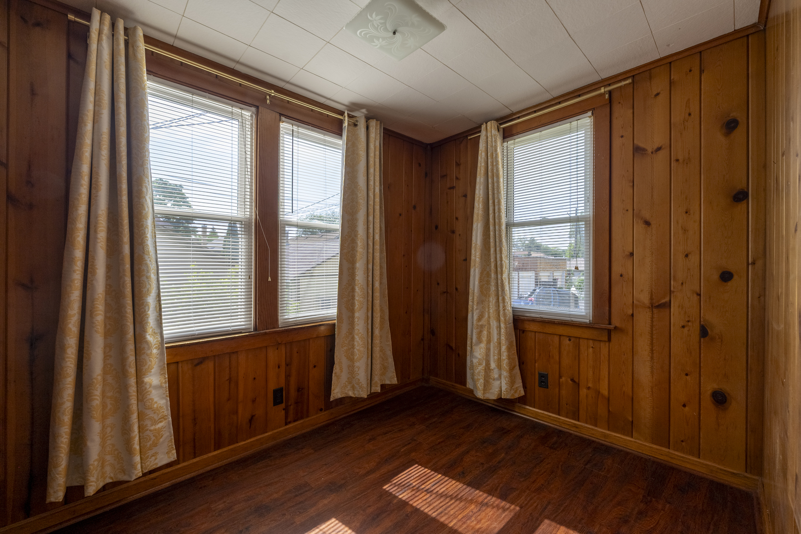 6712 N Maplewood Avenue