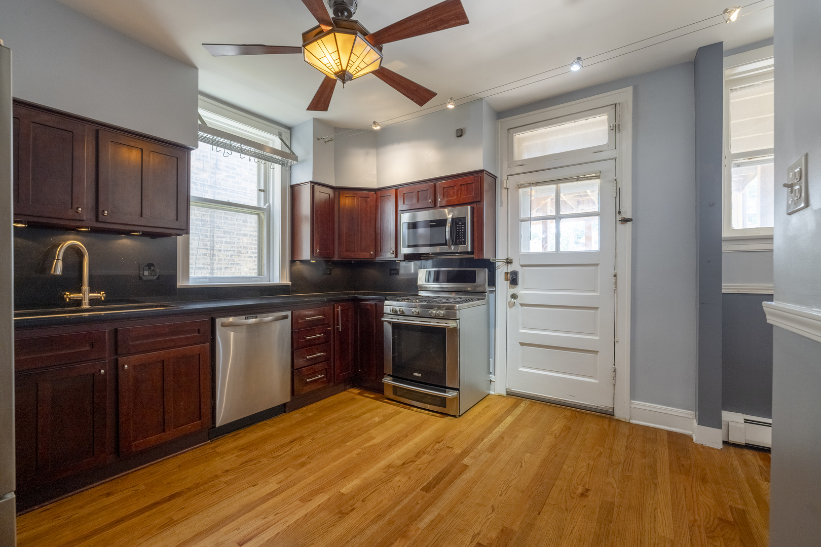 6712 N Maplewood Avenue