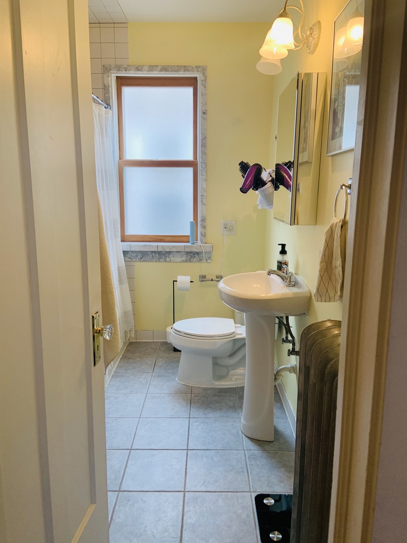 6712 N Maplewood Avenue