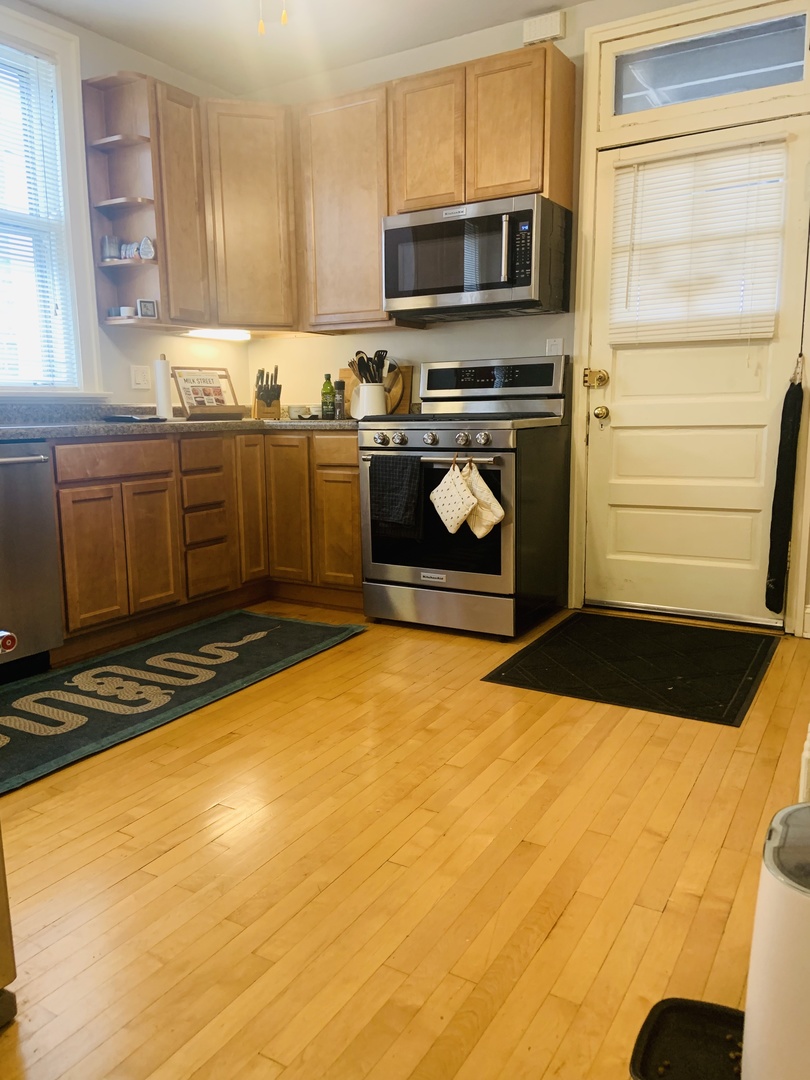 6712 N Maplewood Avenue