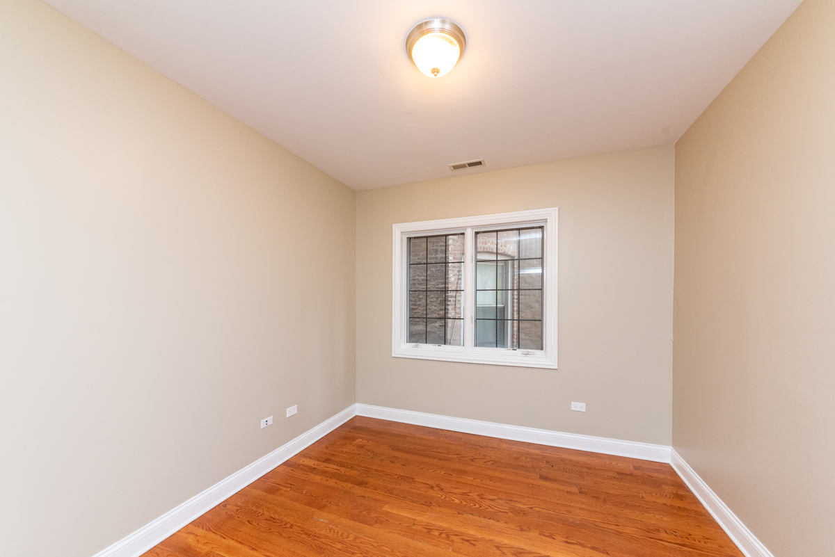 6217 S Kimbark Avenue Unit: 3N