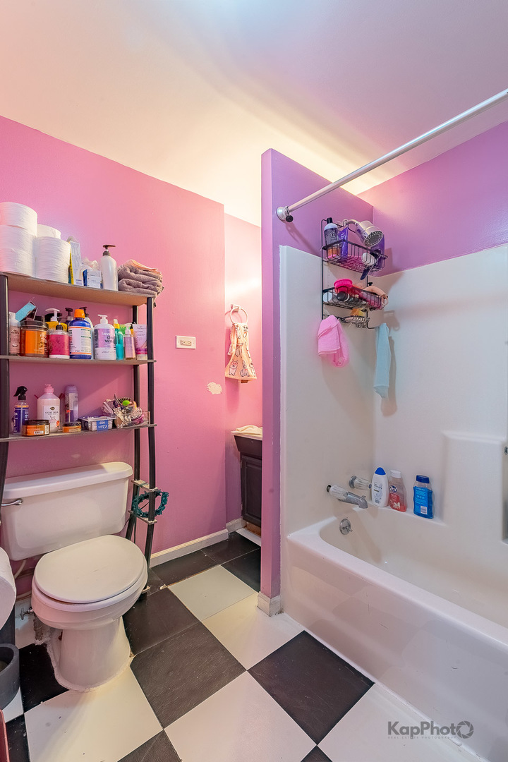 2955 N Spaulding Avenue