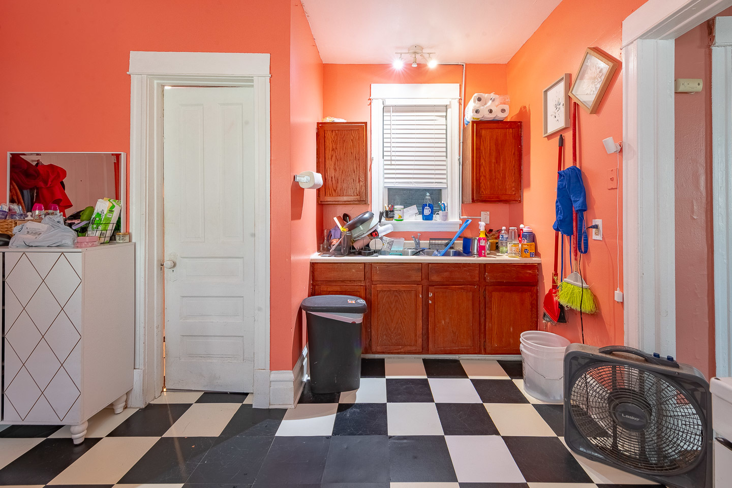 2955 N Spaulding Avenue