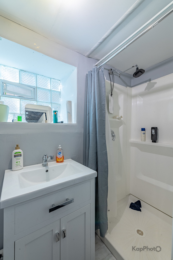 2955 N Spaulding Avenue