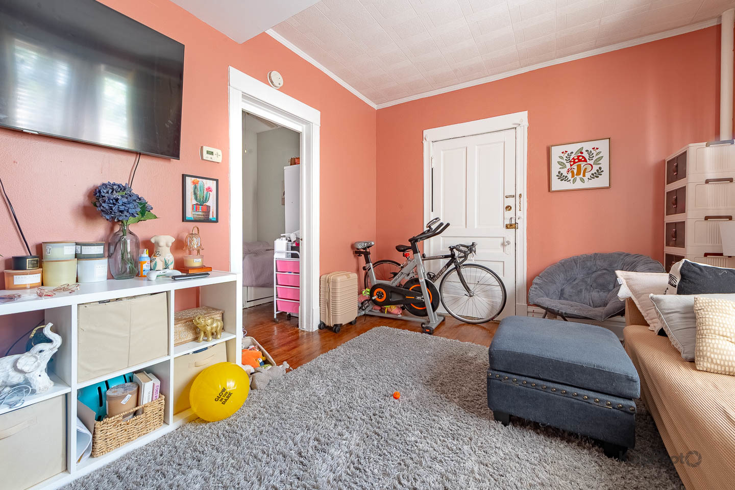 2955 N Spaulding Avenue