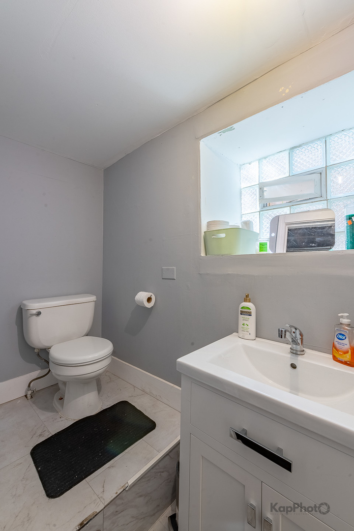 2955 N Spaulding Avenue