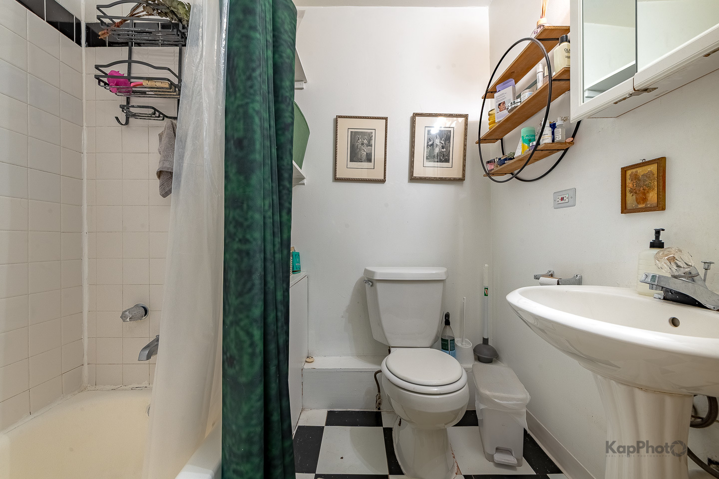 2955 N Spaulding Avenue