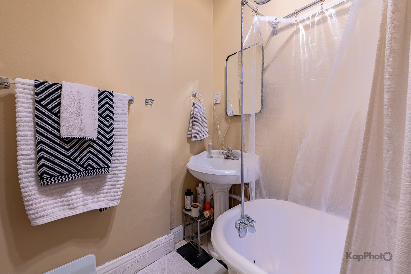 2955 N Spaulding Avenue