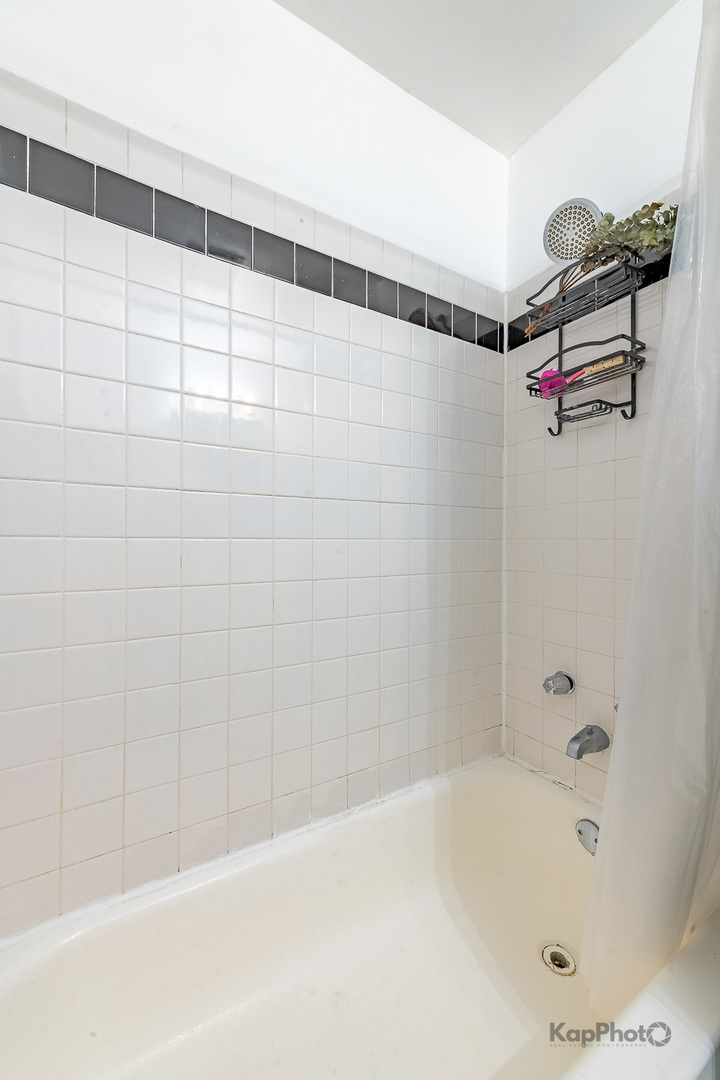 2955 N Spaulding Avenue