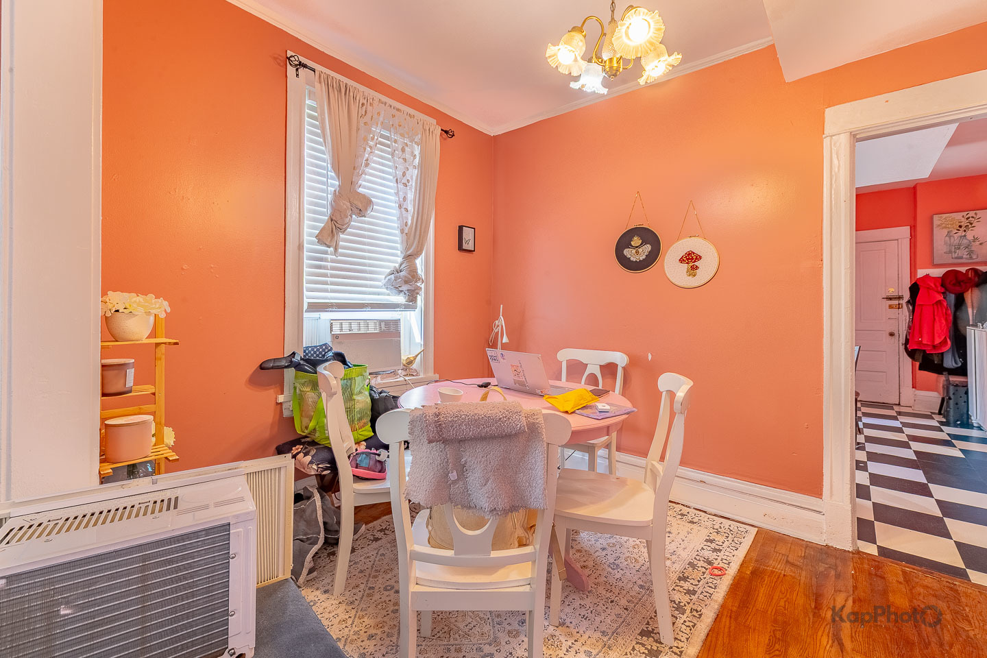 2955 N Spaulding Avenue