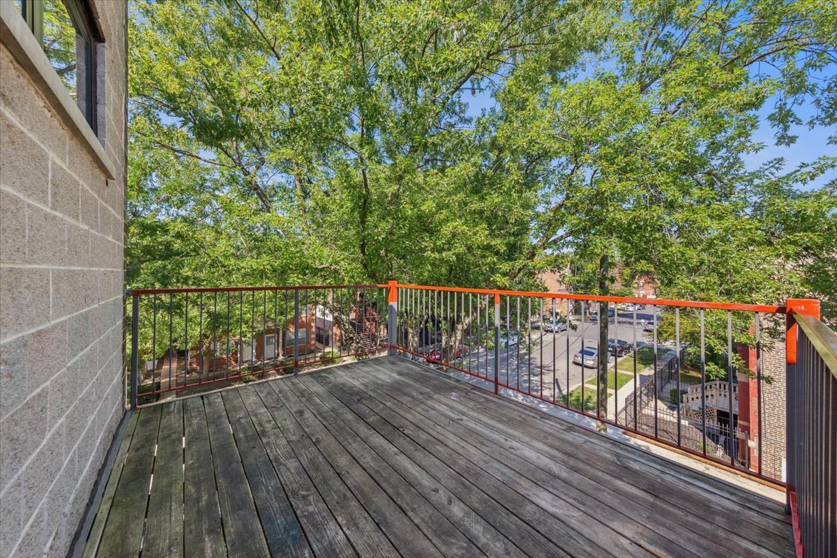 2158 W Adams Street Unit: 3