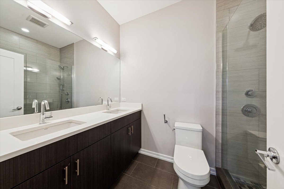 2158 W Adams Street Unit: 3