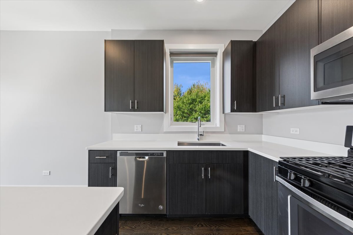 2158 W Adams Street Unit: 3