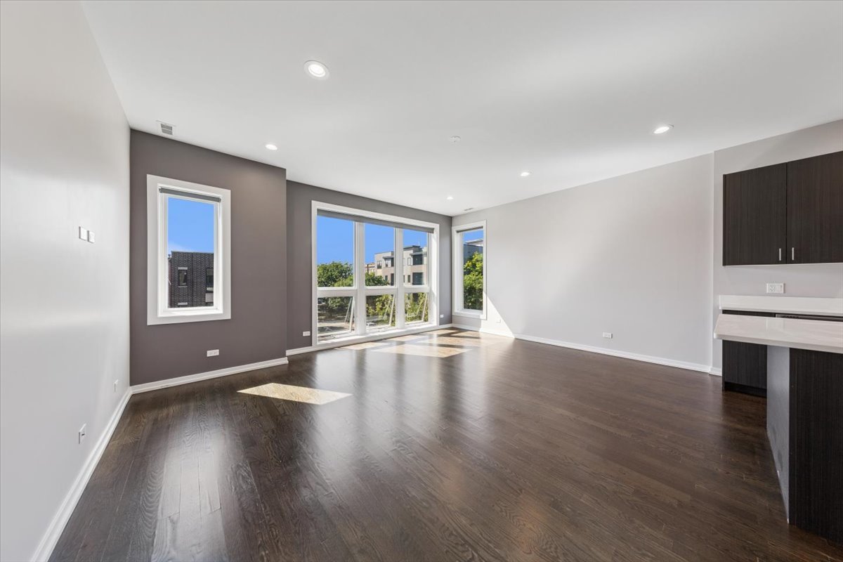 2158 W Adams Street Unit: 3