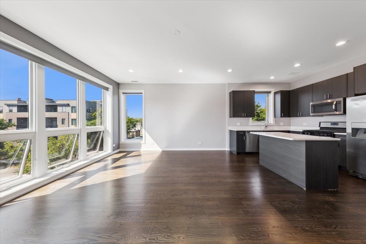 2158 W Adams Street Unit: 3