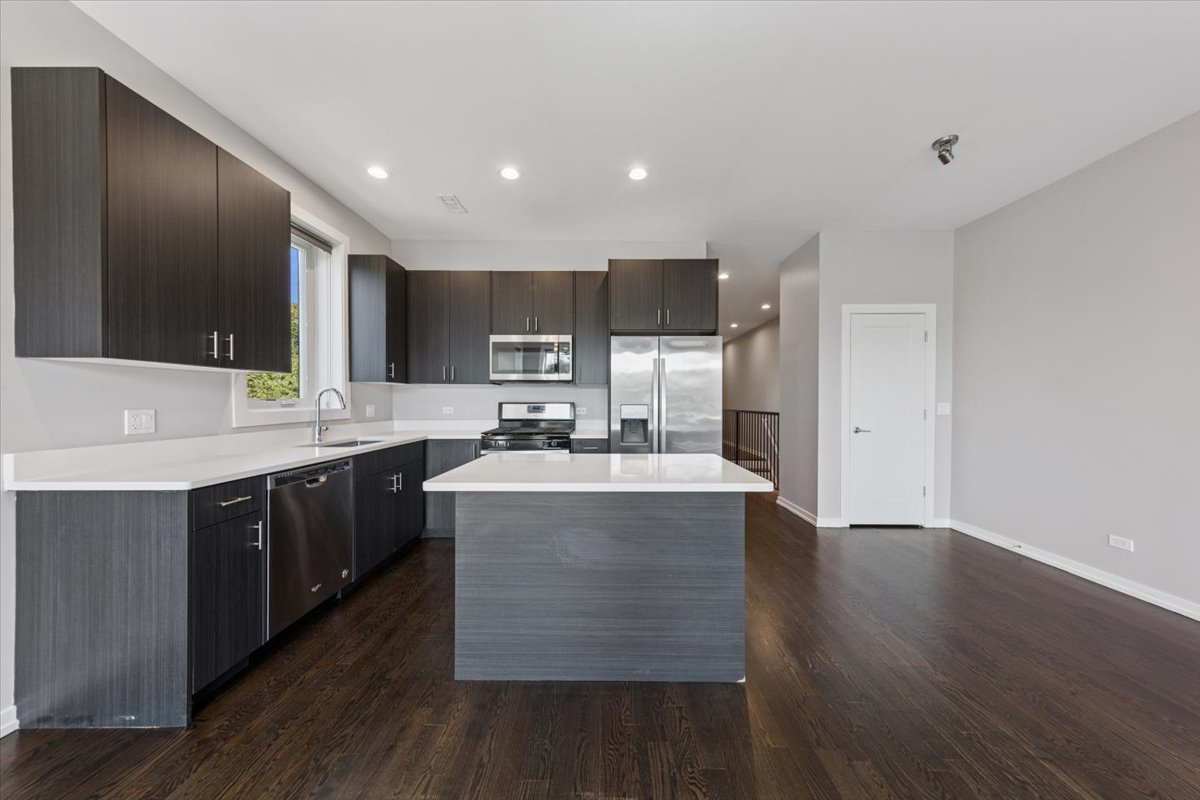 2158 W Adams Street Unit: 3