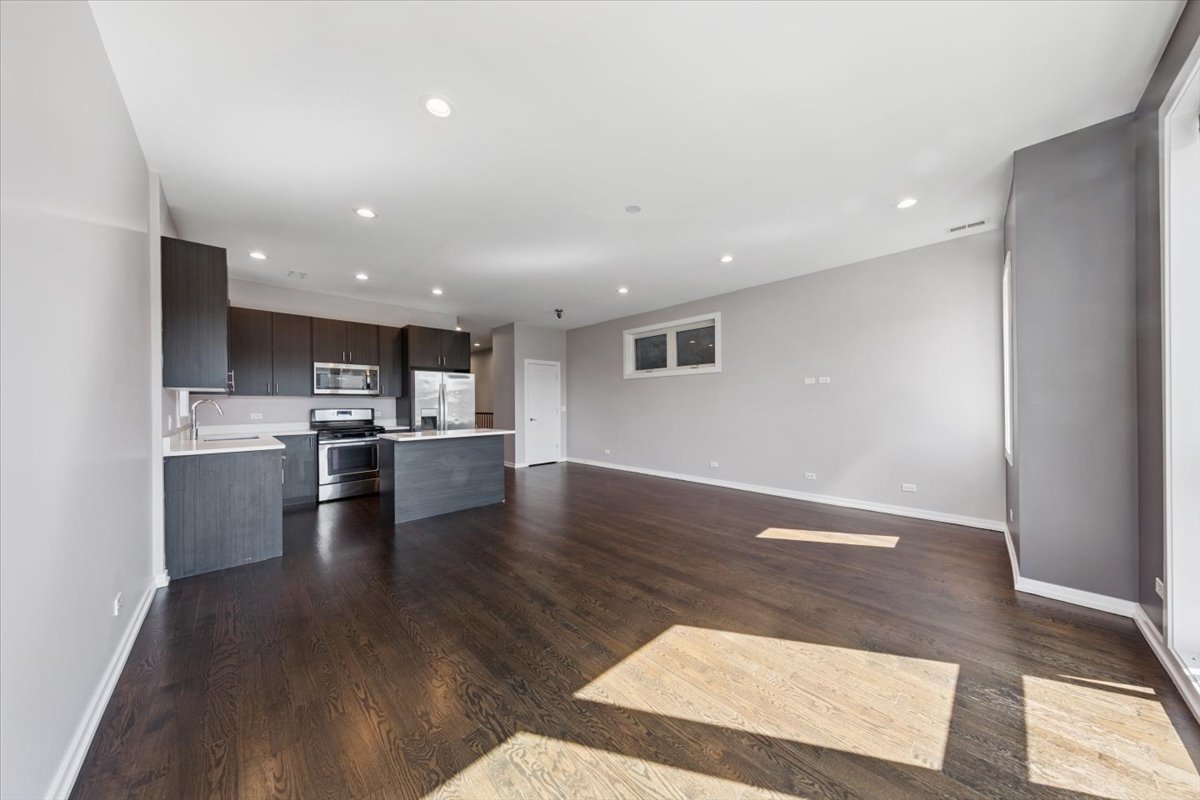 2158 W Adams Street Unit: 3