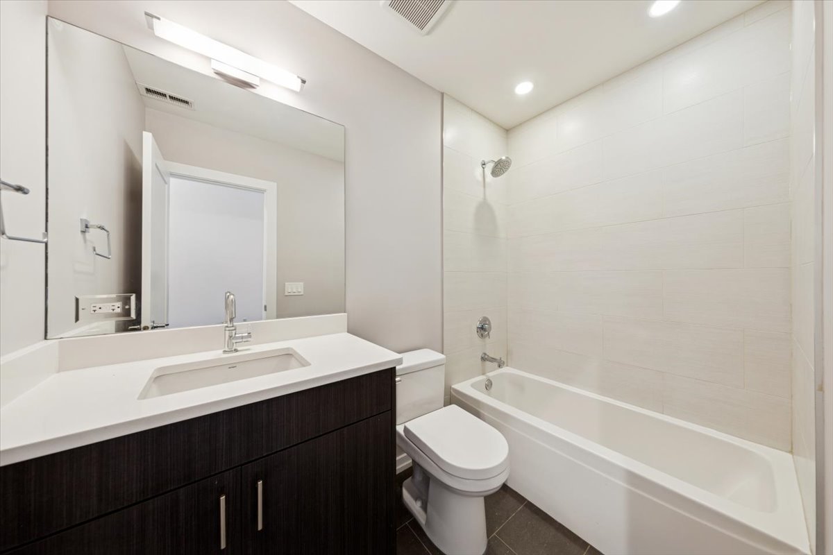 2158 W Adams Street Unit: 3