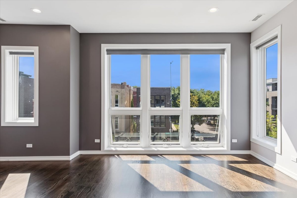 2158 W Adams Street Unit: 3