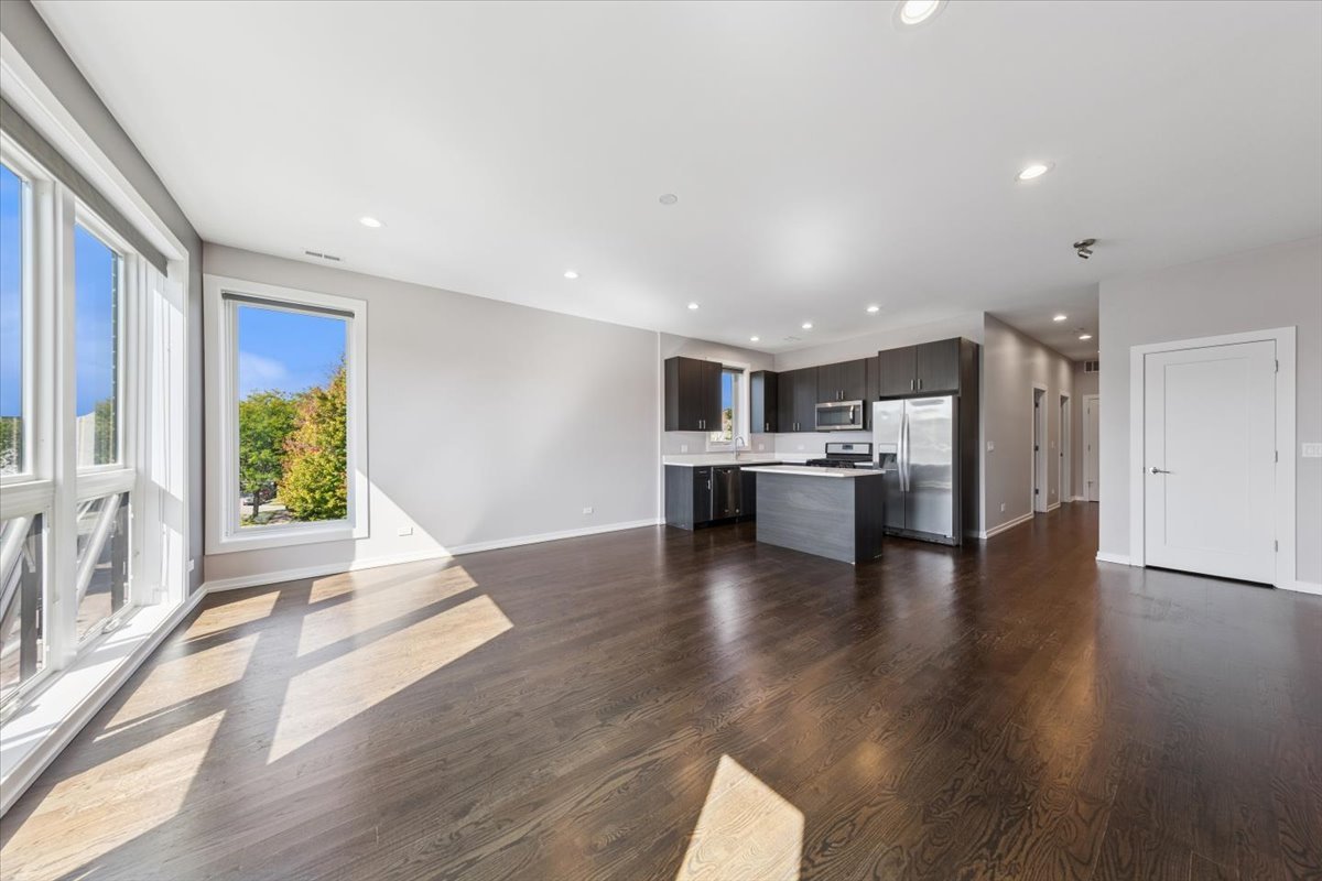 2158 W Adams Street Unit: 3