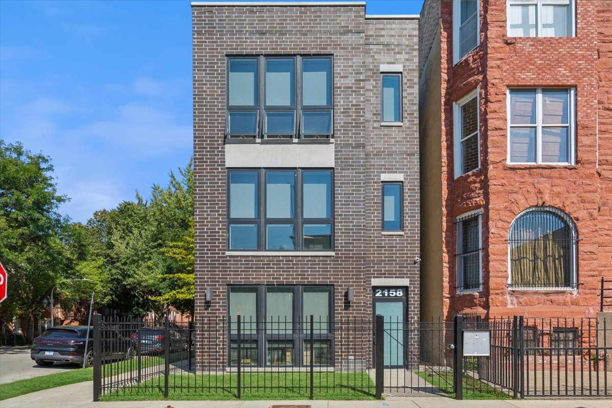 2158 W Adams Street Unit: 3