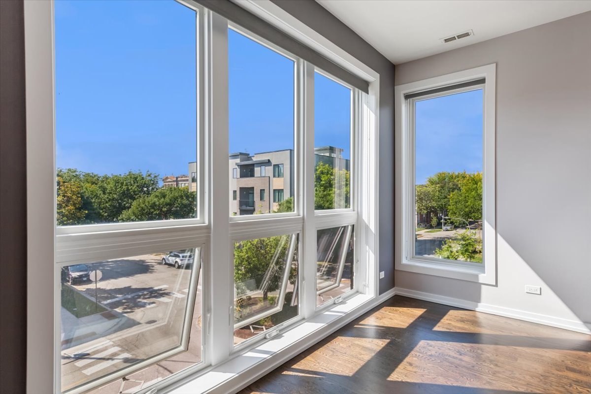 2158 W Adams Street Unit: 3