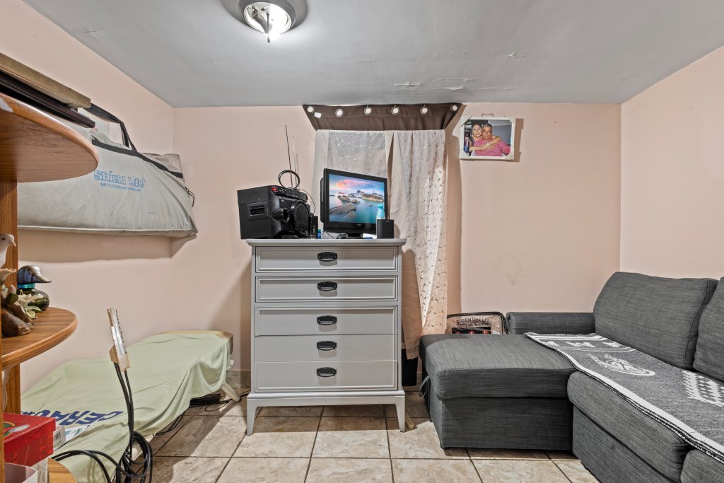 2711 S Hamlin Avenue