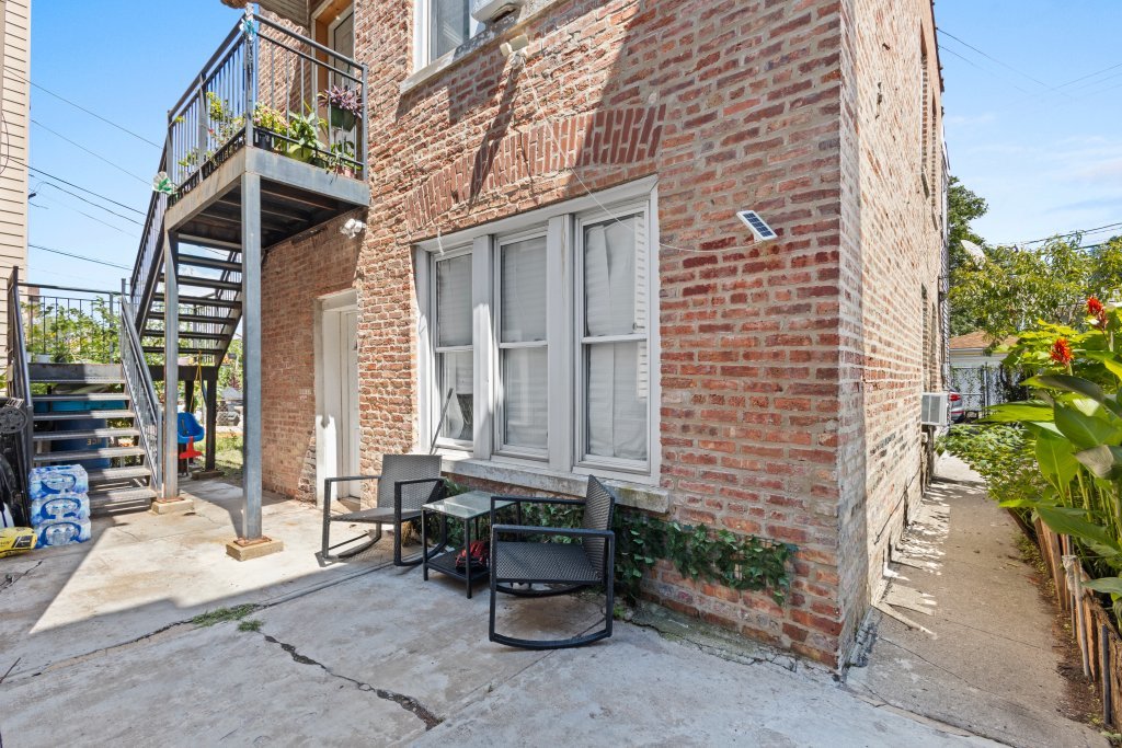 2711 S Hamlin Avenue