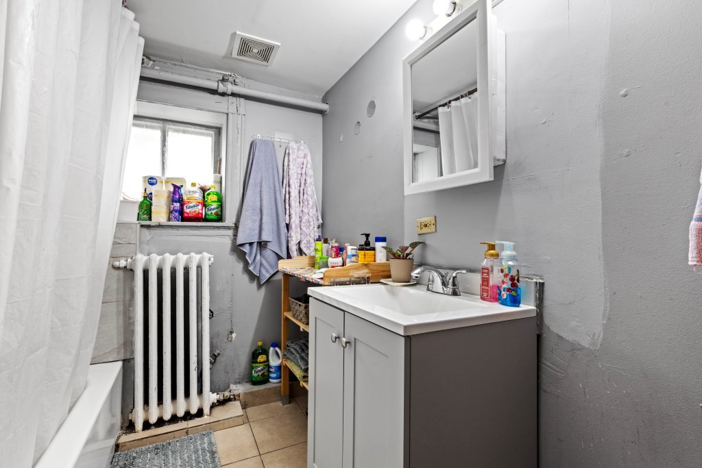 2711 S Hamlin Avenue