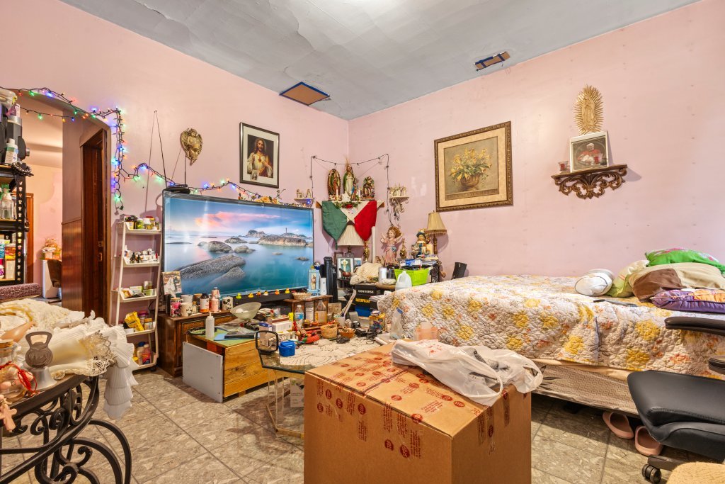 2711 S Hamlin Avenue