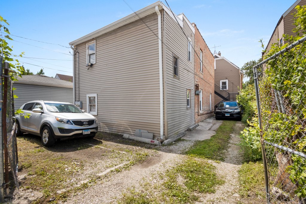 2711 S Hamlin Avenue