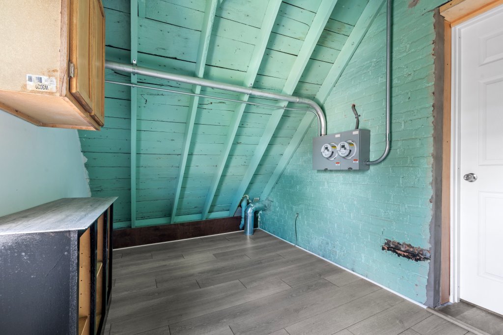 2711 S Hamlin Avenue