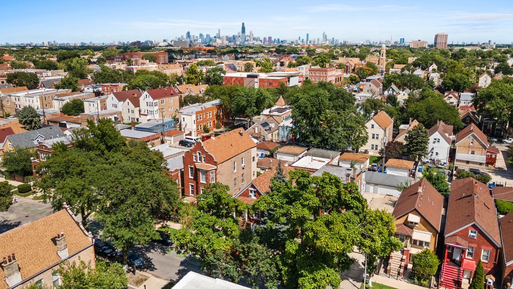 2711 S Hamlin Avenue