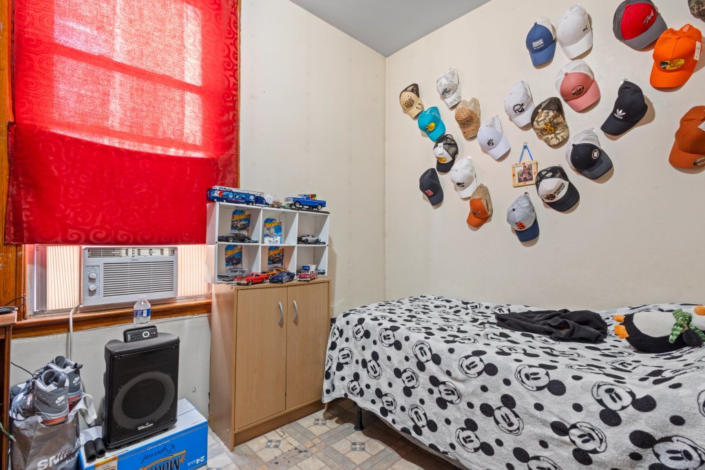 2711 S Hamlin Avenue