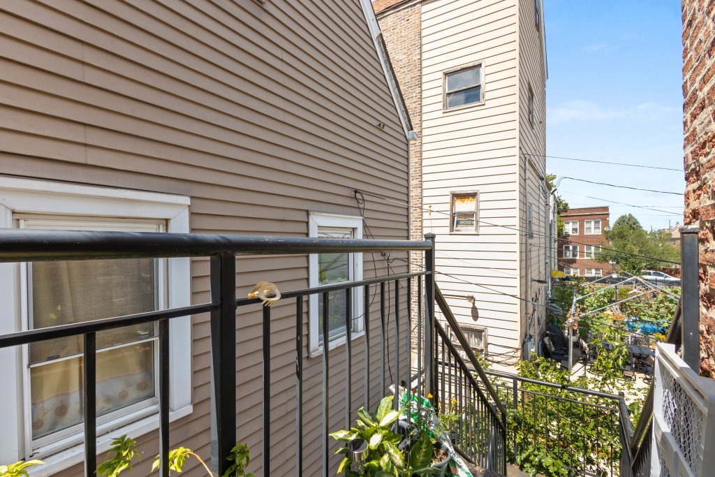 2711 S Hamlin Avenue